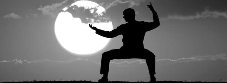 A Relação entre Atenção Plena e Kung Fu: Encontrando Equilíbrio em um Mundo Acelerado